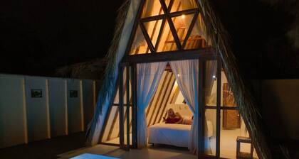 Love Shack/Pool/Parking/BBQ/Private Paradise.