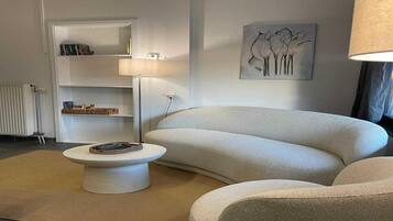 Een televisie en een dvd-speler