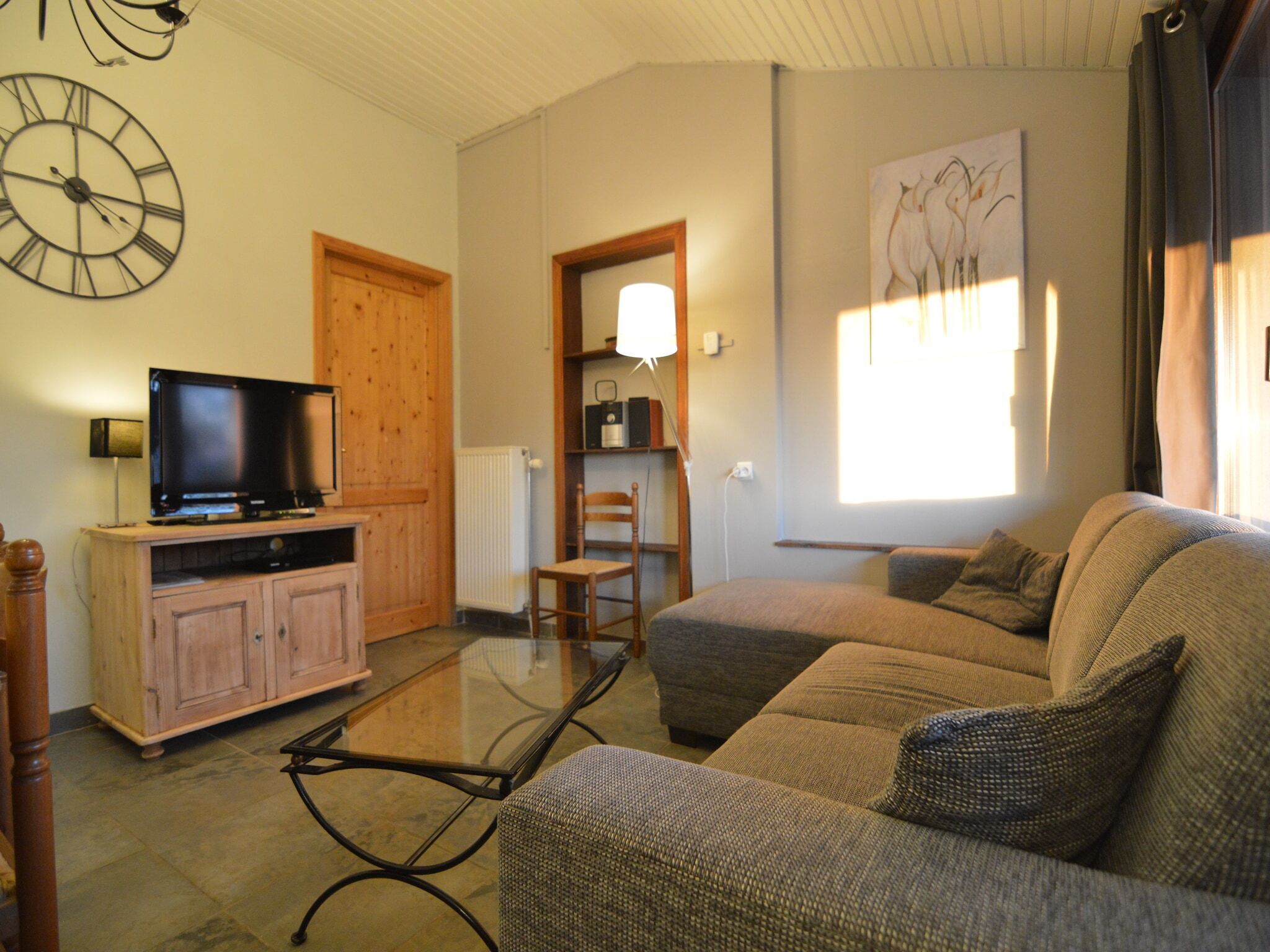 Een televisie en een dvd-speler