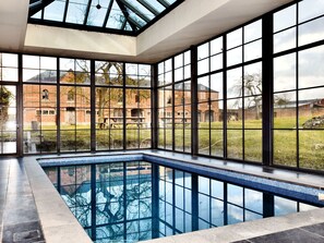 屋内プール、温水プール