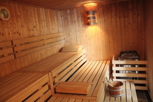 Winenne Home with Hot Tub