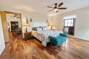 1 bedroom, iron/ironing board, WiFi, bed sheets - Little Little (2-Bedroom Cabin) with Mountain view - Pets Allowed by RedAwning (Sevierville)