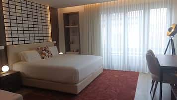 Superior Studio Suite | 1 bedroom, in-room safe, desk, laptop workspace