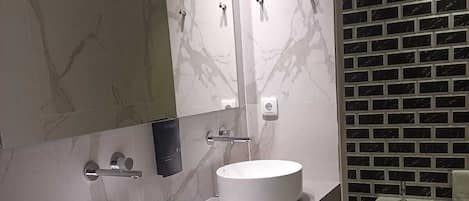 Standard Studio | Bathroom