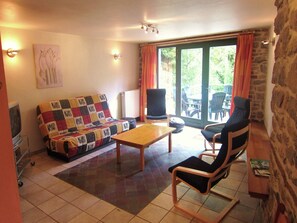 TV, fireplace, stereo