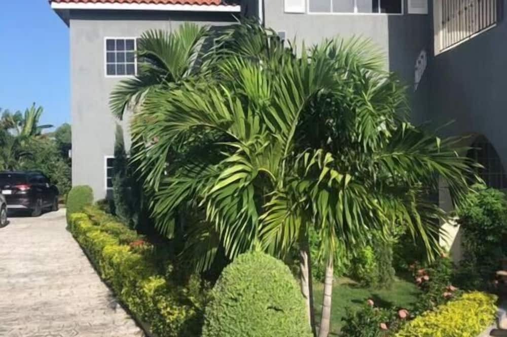 El Plantation Village