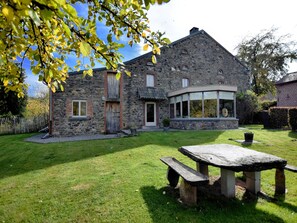 Outdoor dining - Holiday Home in Vielsalm (Ennal - Grand Halleux)