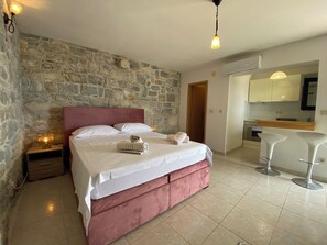 4 soverom, skrivebord, strykejern/-brett og wi-fi (inkludert)