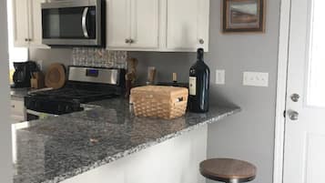 Micro-ondes, four, plaque de cuisson, lave-vaisselle