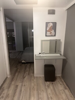 1 habitación, tabla de planchar con plancha, wifi y ropa de cama 