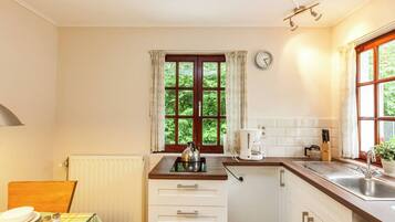 Réfrigérateur, micro-ondes, plaque de cuisson, cafetiÚre/bouilloire