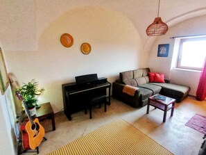 Smart TV, fireplace, DVD player - Cosy house in a small borgo surrounded by Italian olive orchards w mountain view (Castilenti)