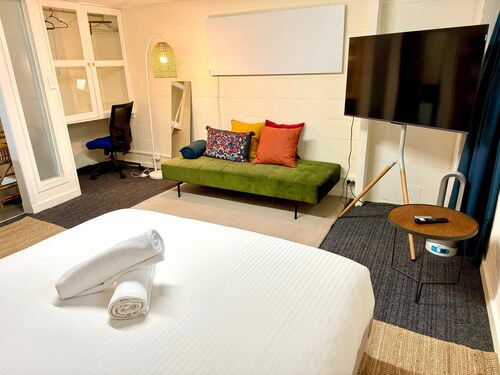 Converted warehouse suite 17min from CBD