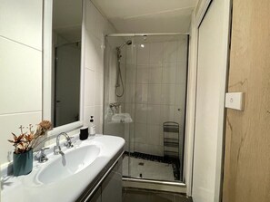 Hair dryer, towels