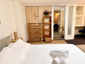 1 bedroom, iron/ironing board, internet, bed sheets