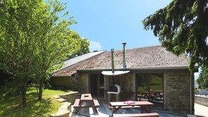 Outdoor dining - Holiday home in Odeigne with sauna (Odeigne)