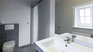Shower, towels