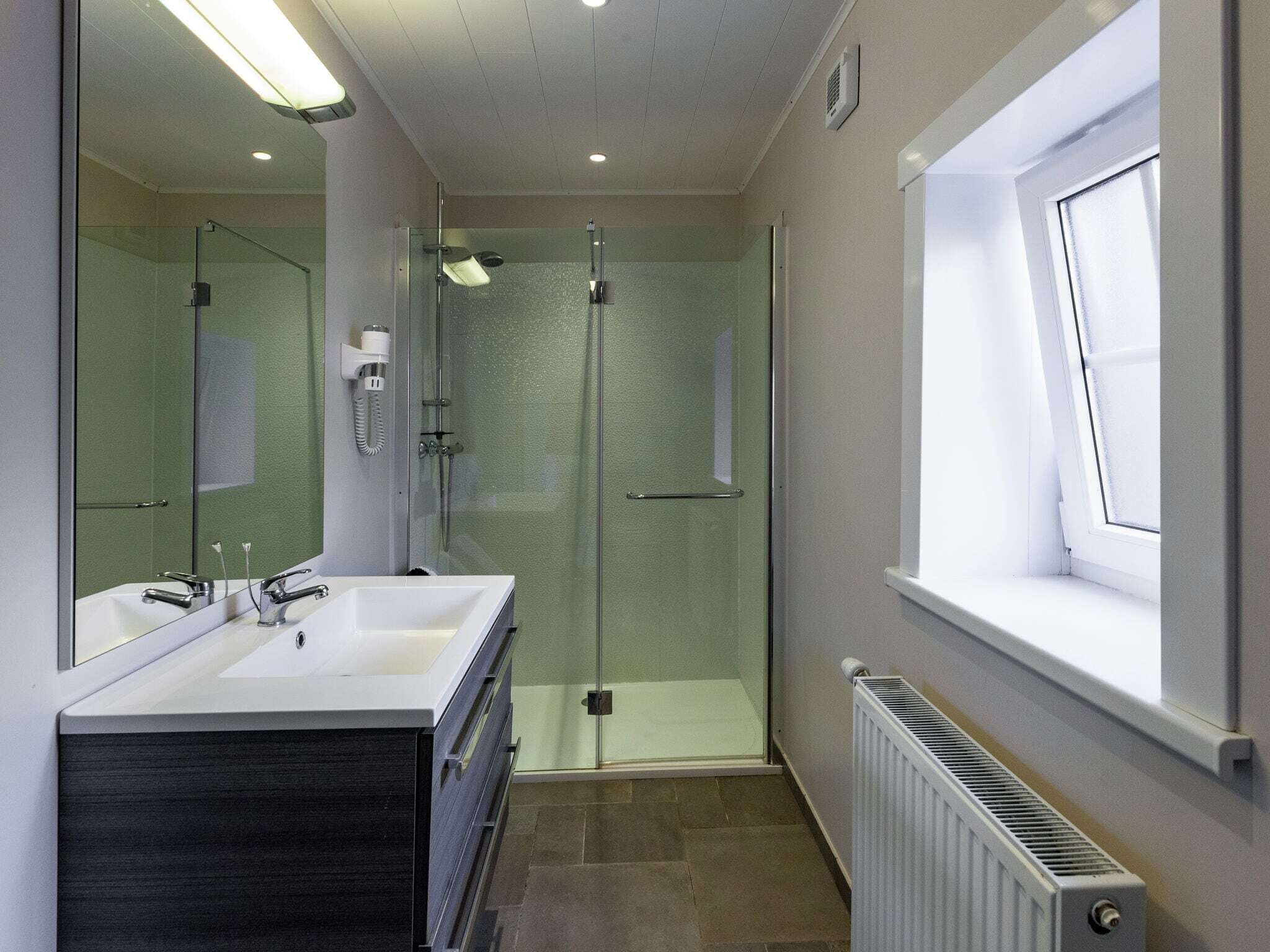 Shower, towels