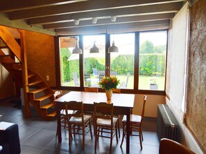 Dining - Comfortable Home with Sauna (Vloesberg (flobecq))