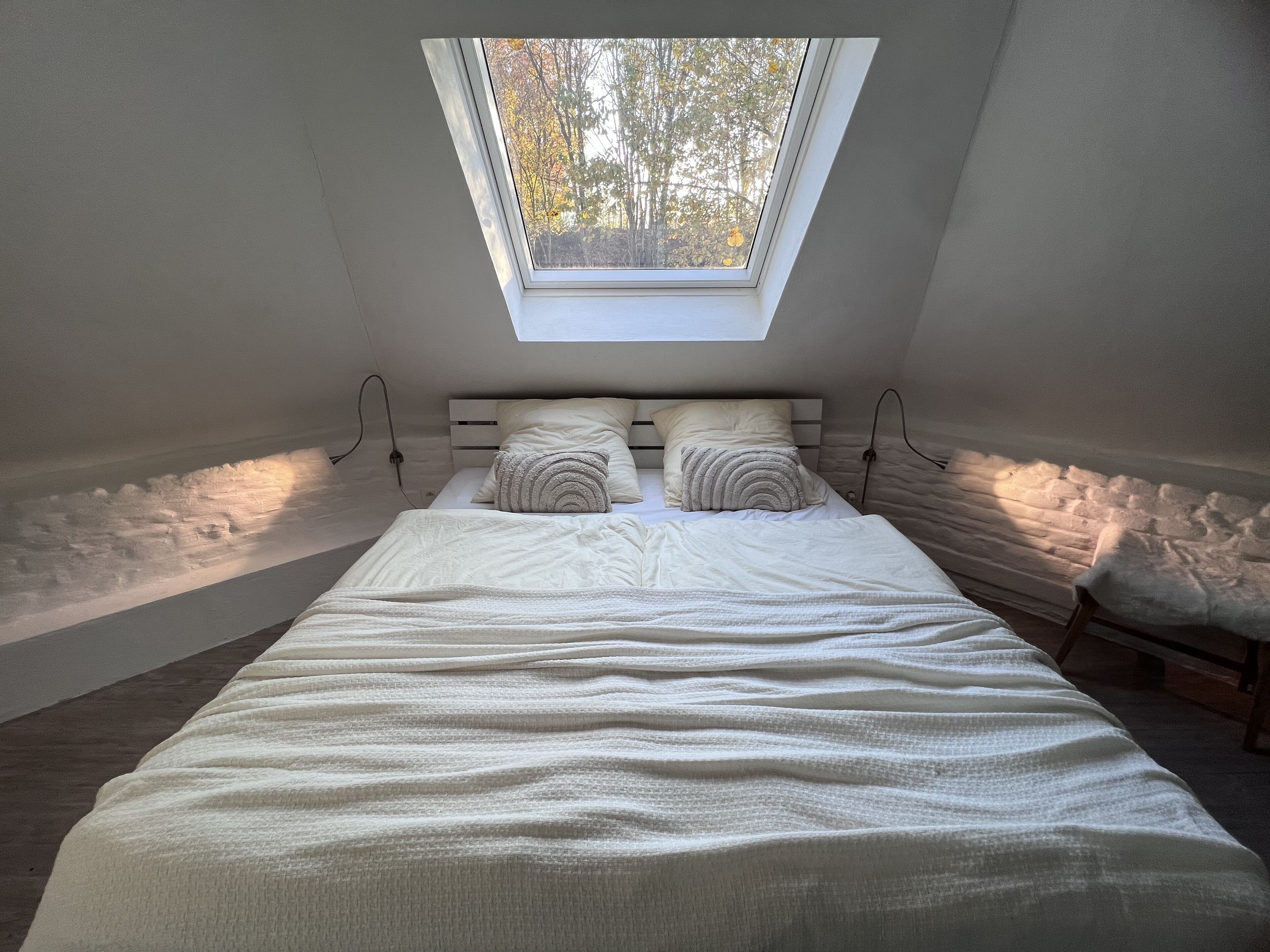 1 bedroom, travel crib, WiFi, bed sheets