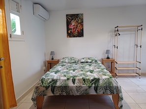 1 chambre, fer et planche à repasser, accès au Wi-Fi (inclus)