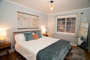 3 habitaciones, tabla de planchar con plancha, wifi y ropa de cama 