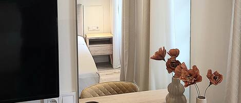 Deluxe Apartment | 1 bedroom, premium bedding, down duvets, in-room safe
