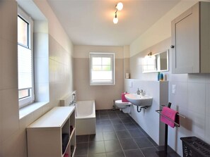 淋浴设施、吹风机、毛巾