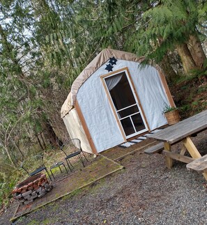 Outdoor dining - Idealic Island OFF-Grid Glamp + Soak (Marrowstone)