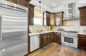 Refrigerador, microondas, horno y parrilla de estufa 