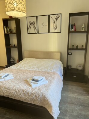 1 室のベッドルーム、デスク、アイロン / アイロン台、WiFi