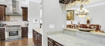 Kingdom house. Amazing rooftop with a panaramic view of the city and its skyline