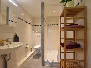 Shower - Idyllische Wohnung an der Ostseeküste (Stellshagen)