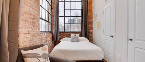 1 bedroom, desk, WiFi, bed sheets