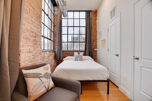 1 bedroom, desk, WiFi, bed sheets