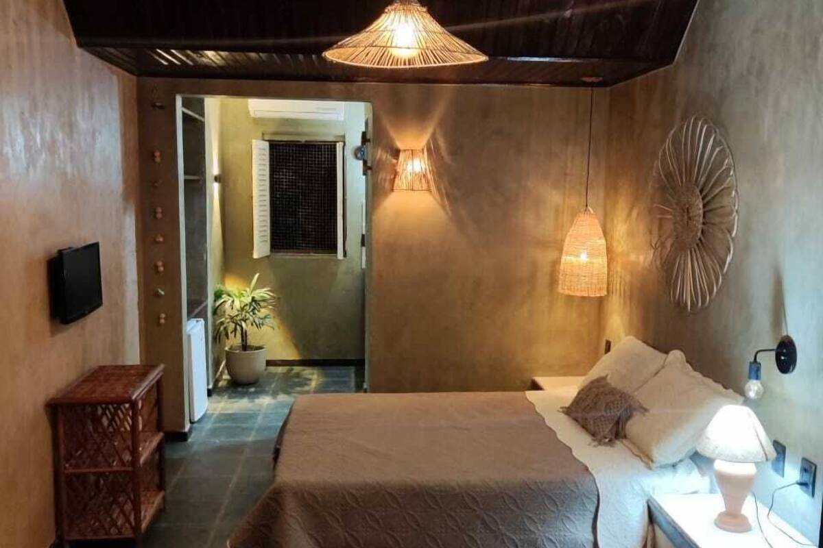 Habitación superior, vista a la playa | Tabla de planchar con plancha, wifi gratis y ropa de cama 