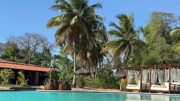 2 piscinas externas