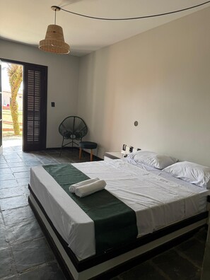 Standardzimmer, Strandblick | Bügeleisen/Bügelbrett, kostenloses WLAN, Bettwäsche