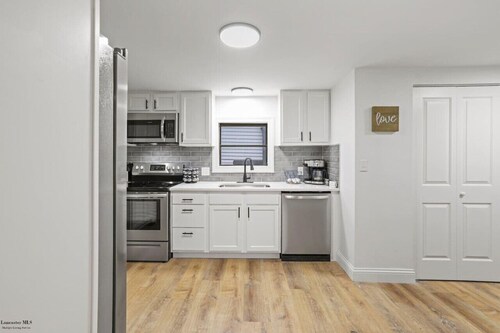 Corporate Cottage on Circle