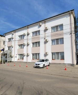 Front of property - Pensiunea Nys (Iasi)