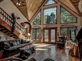 Classic Room, Multiple Bedrooms | Living area | 46-inch LCD TV with digital channels, fireplace, Netflix