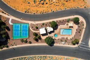 حمّام سباحة مُدفَّأ