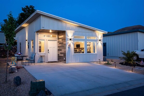 Exterior - Blackrock Bungalow Your Escape in Southern Utah (Hurricane)