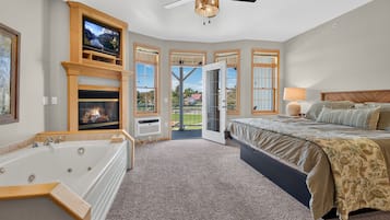 Deluxe Suite | Individually furnished, iron/ironing board, free WiFi, bed sheets