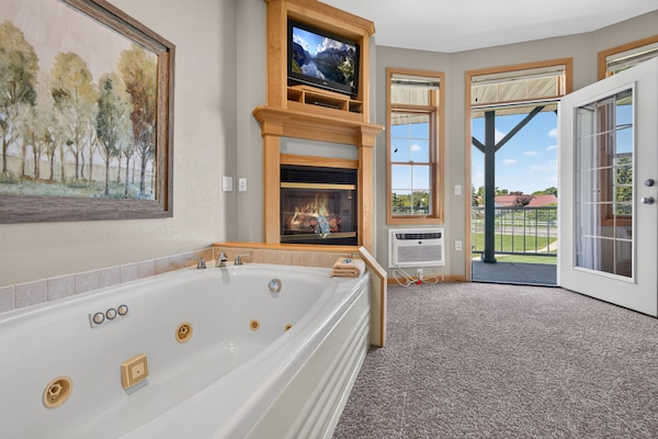 Deluxe Suite | Living area | 32-inch LED TV with cable channels, DVD player