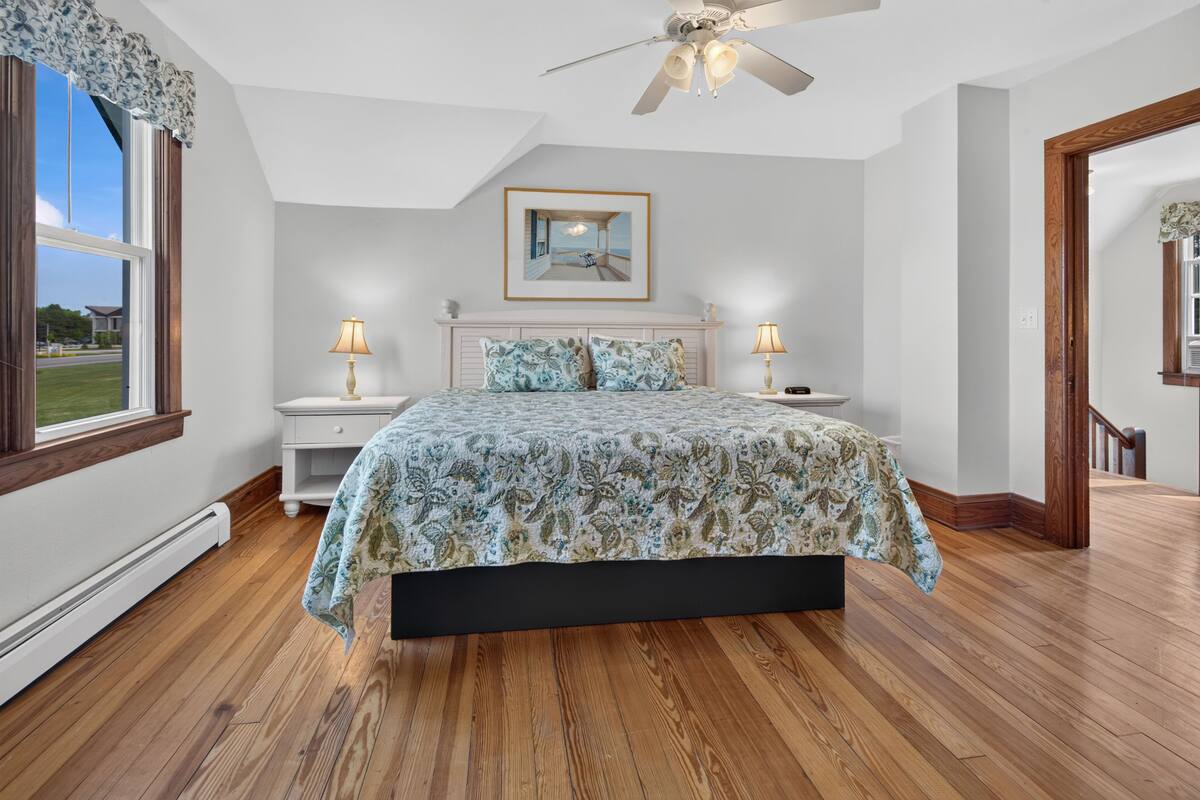Casa | Tabla de planchar con plancha, wifi gratis y muebles diferentes 