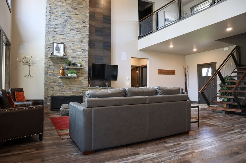 Blackwoods Retreat In Powder House Pass W/hot Tub And Game Room Sleeps 16+ - Deadwood, SD