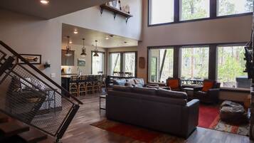 Smart TV, fireplace, ping pong