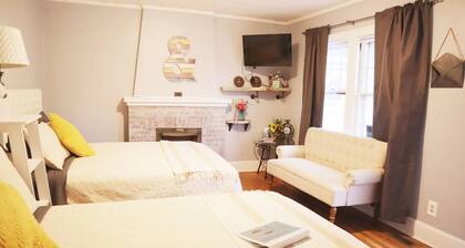 Cozy hideaway on Main, Farmhouse Unit