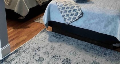 Cozy hideaway on Main, Farmhouse Unit